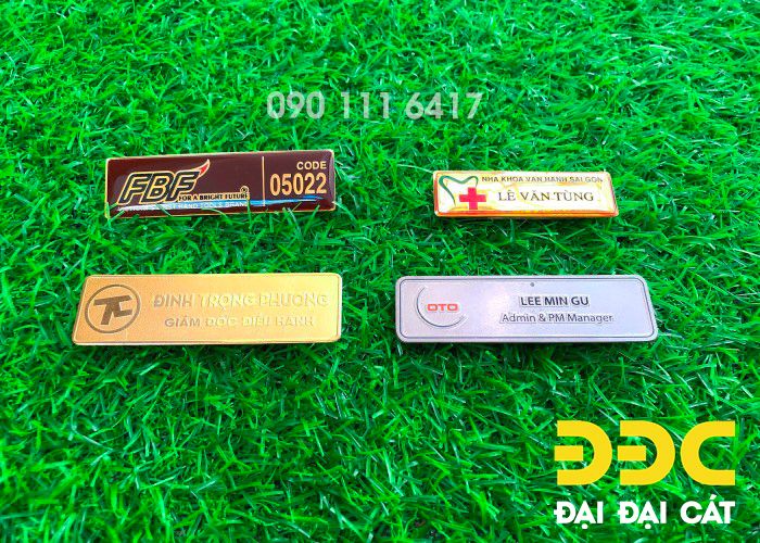 Bảng tên nhân viên