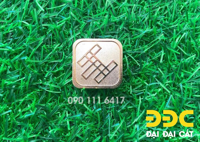 Huy hiệu dập nổi