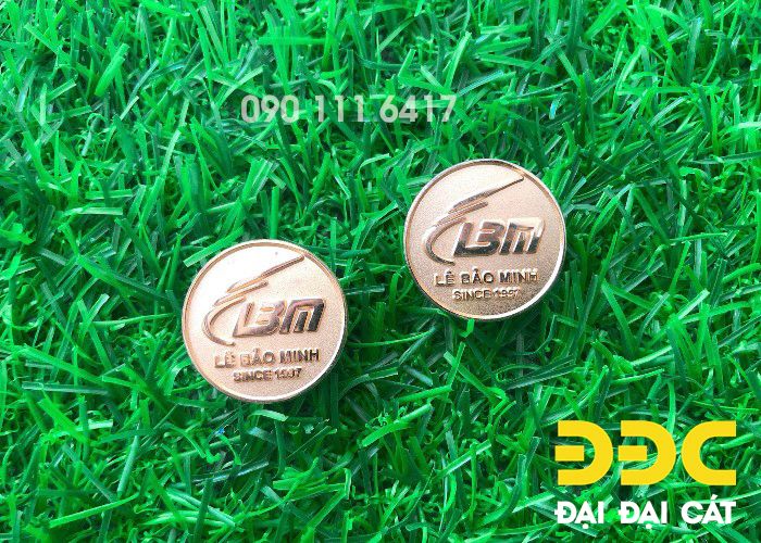 Huy hiệu dập nổi