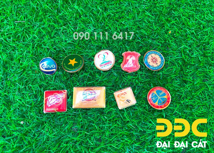 Huy hiệu đeo ngực