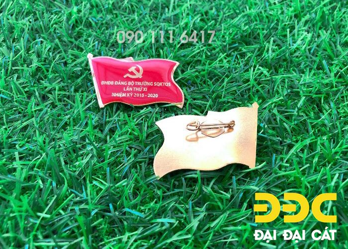 Huy hiệu đeo ngực