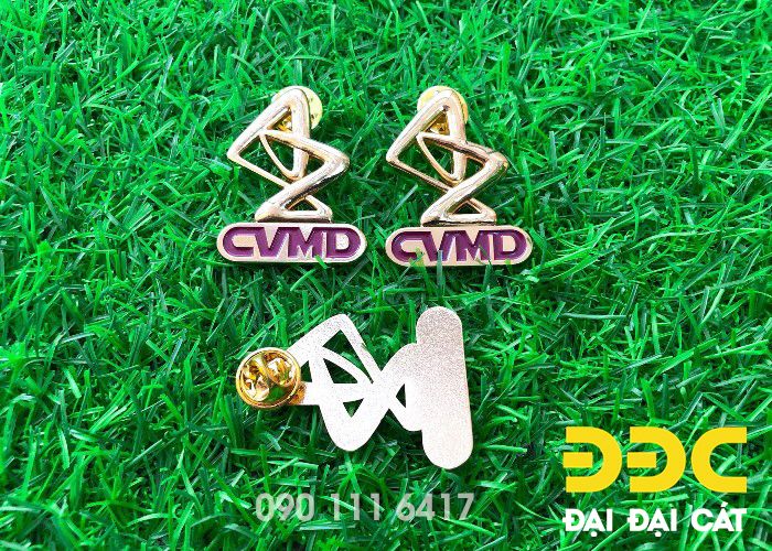 Huy hiệu kim loại