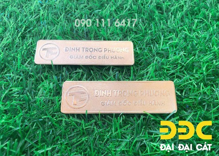 Thẻ tên nhân viên