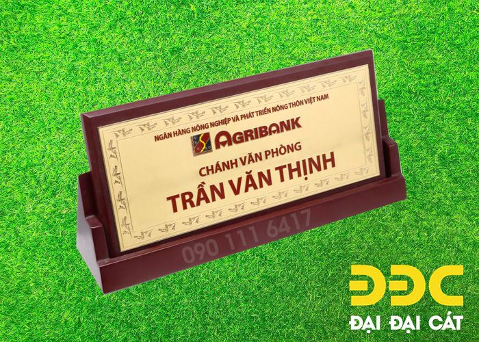 Các mẫu bảng chức danh để bàn