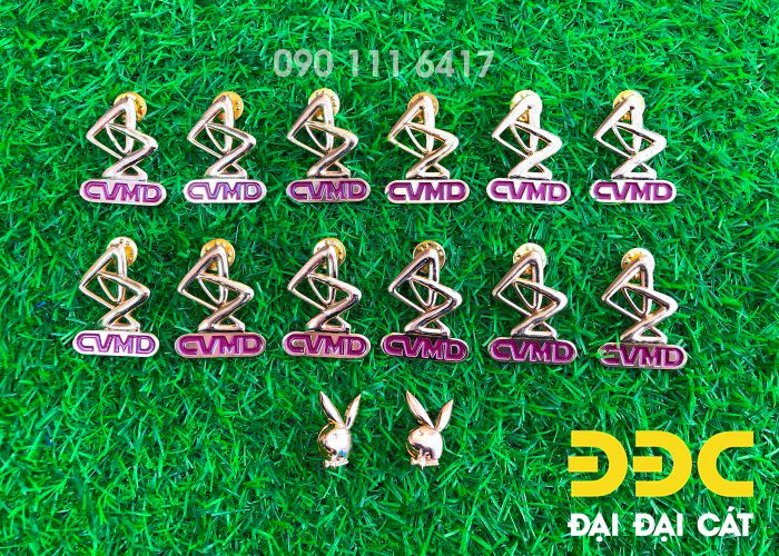 Huy hiệu kim loại