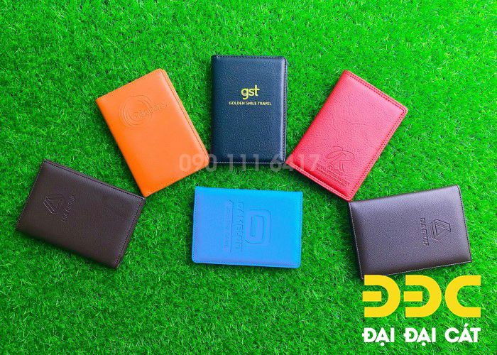 Ví passport khắc tên